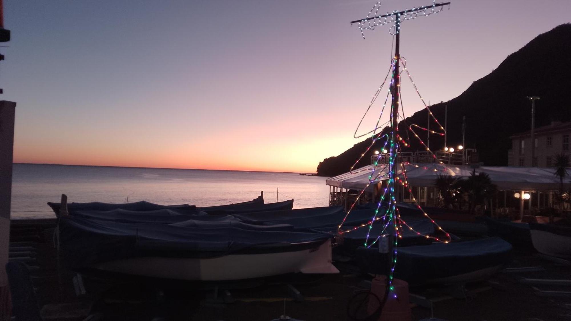 Hotel Miramare Lavagna Bagian luar foto